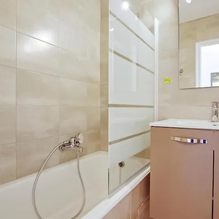 Appartement T2 Dans La Marina Du Port De - 2622 -