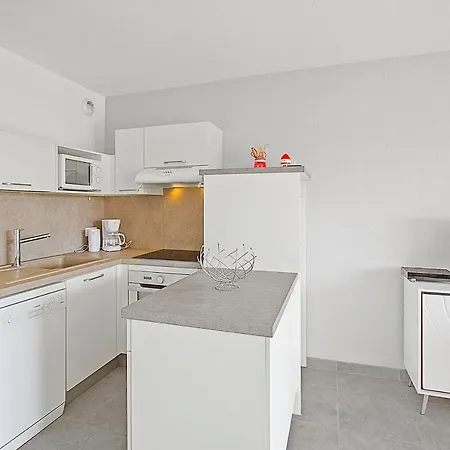 Appartement T2 Dans La Marina Du Port De - 2622 - *